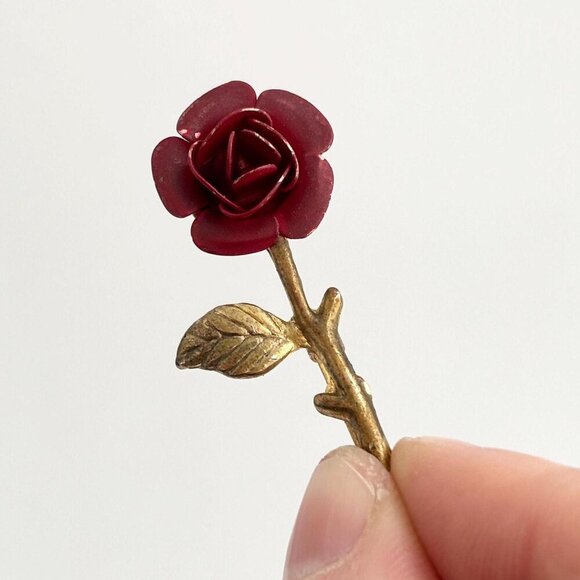 Vintage Jewelry - Red Rosebud Vintage Gold Stem Toned Floral Teeny Tiny Lovely Brooch Pin